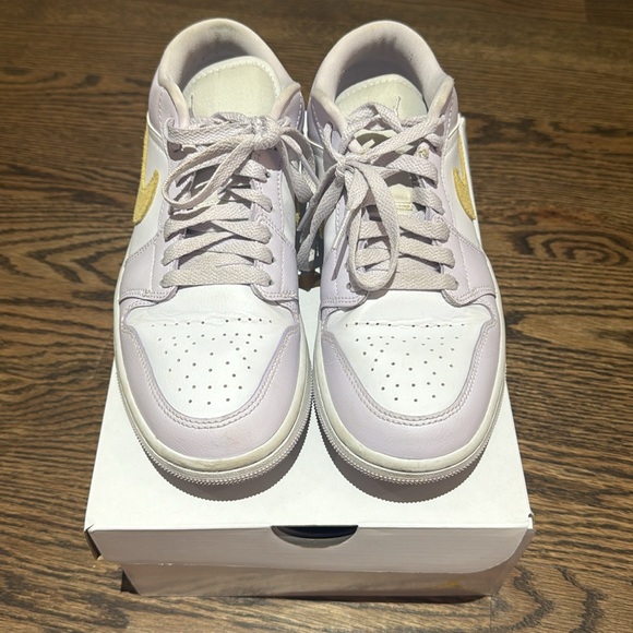 Air Jordan 1 Low Barely Grape Size 9 Nike - Picture 4 of 10
